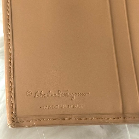 Authentic Salvatore Ferragamo wallet - Picture 9 of 14